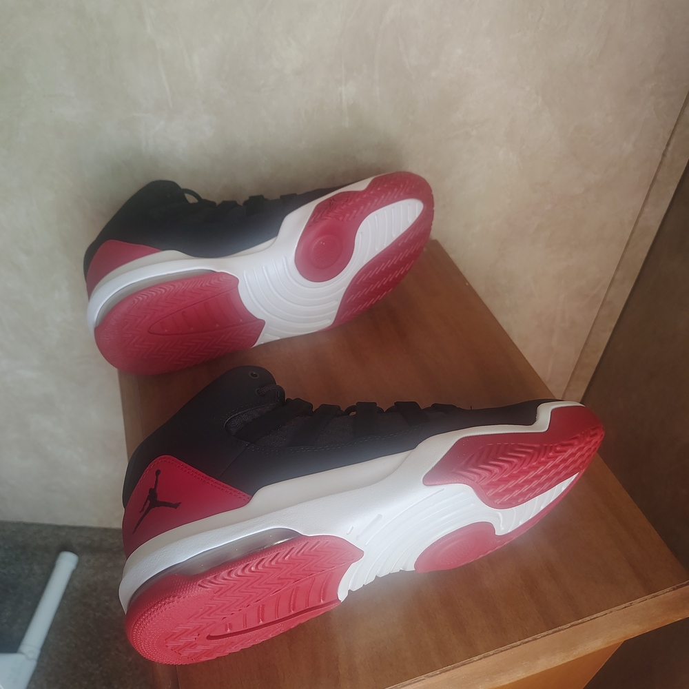 Jordan Men's Black and Red Sneakers - Picture 2 of 5
